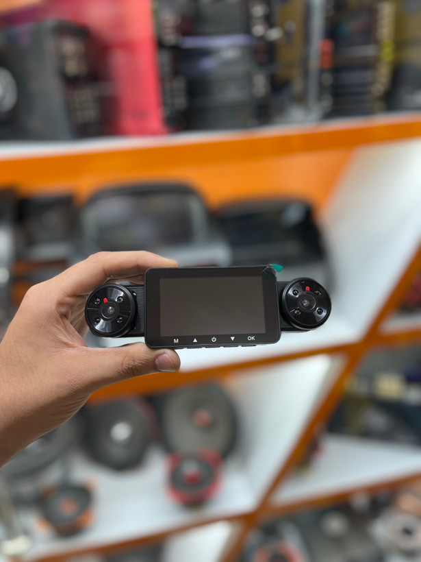 دوربین ثبت وقایع مانیتور دار چهار لنزه برند black box مدل s21 وای فای دار